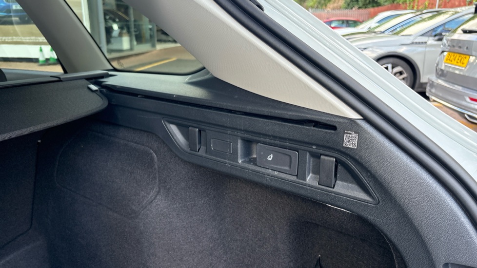 Skoda Superb 2.0 TDI SE Technology 5dr DSG Diesel Estate - Image 33