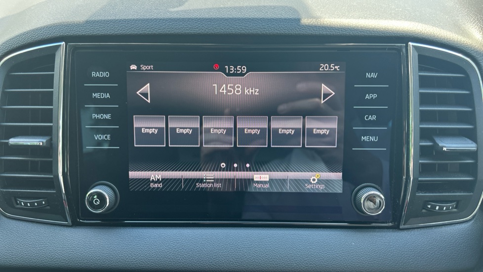 Skoda Karoq 1.5 TSI SE L 5dr Petrol Estate - Image 12