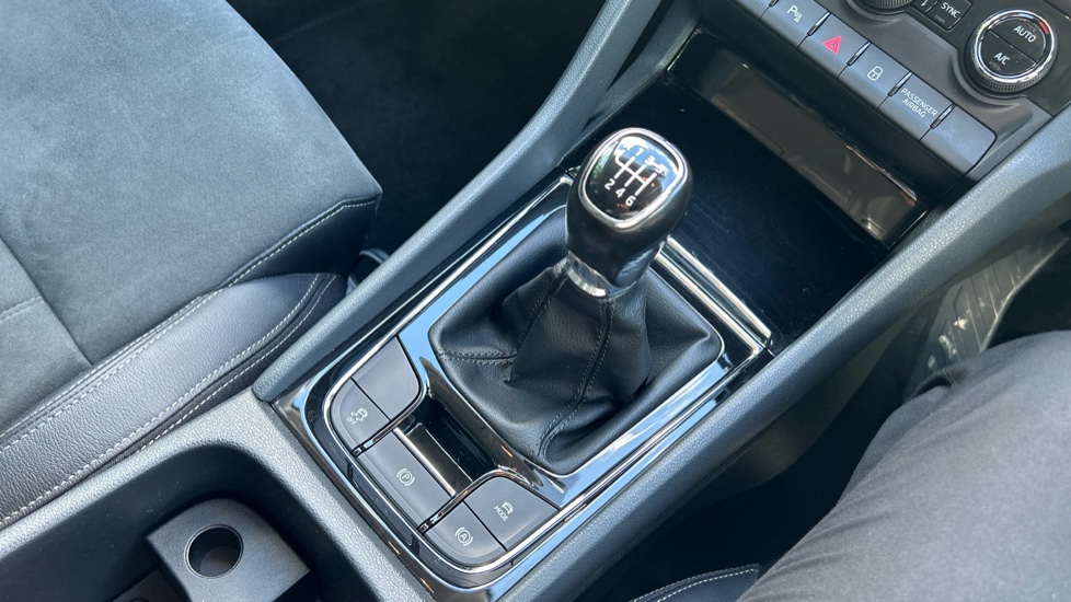 Skoda Karoq 1.5 TSI SE L 5dr Petrol Estate - Image 14