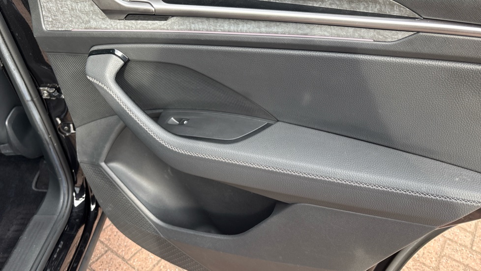 Skoda Kodiaq 2.0 TDI SE L 5dr DSG [7 Seat] Diesel Estate - Image 35