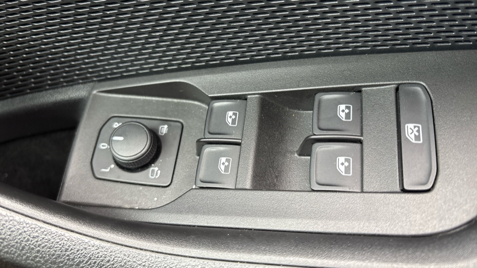 Skoda Octavia 1.5 TSI SE Technology 5dr Petrol Estate - Image 35