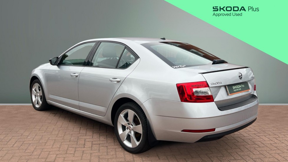 Skoda Octavia 1.5 TSI SE Drive 5dr DSG Petrol Hatchback - Image 3