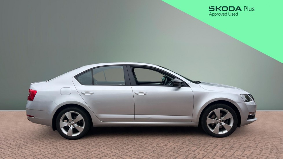 Skoda Octavia 1.5 TSI SE Drive 5dr DSG Petrol Hatchback - Image 4