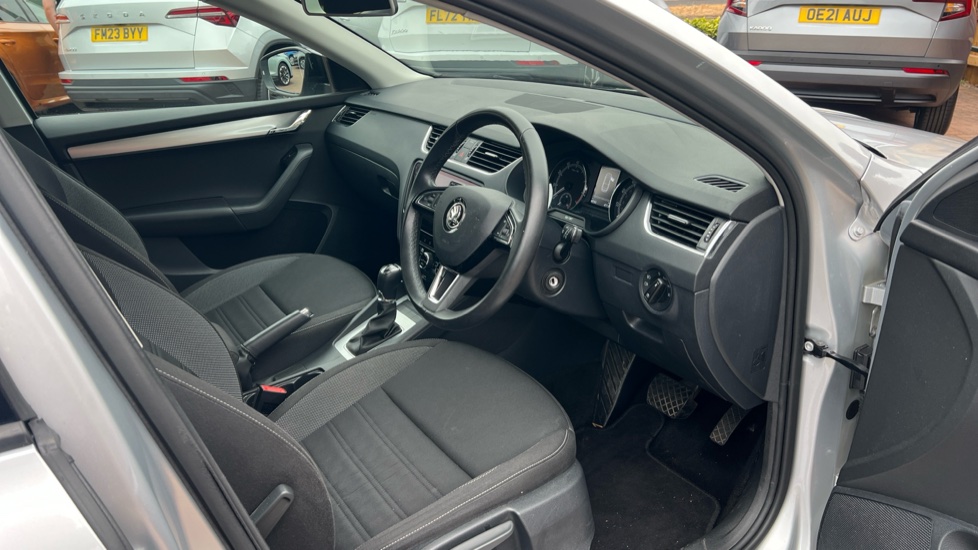 Skoda Octavia 1.5 TSI SE Drive 5dr DSG Petrol Hatchback - Image 6