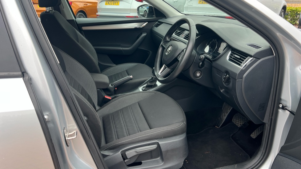 Skoda Octavia 1.5 TSI SE Drive 5dr DSG Petrol Hatchback - Image 15
