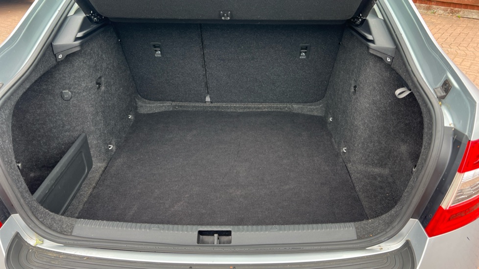 Skoda Octavia 1.5 TSI SE Drive 5dr DSG Petrol Hatchback - Image 20
