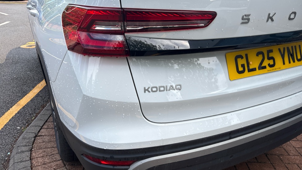 Skoda Kodiaq 2.0 TDI SE 5dr DSG [7 Seat] Diesel Estate - Image 43