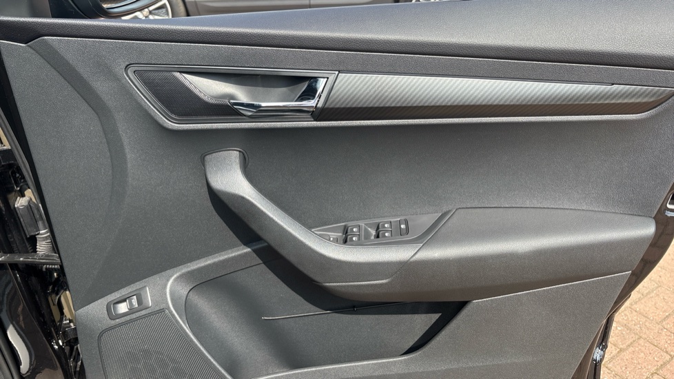 Skoda Karoq 1.5 TSI Sportline 5dr Petrol Estate - Image 19
