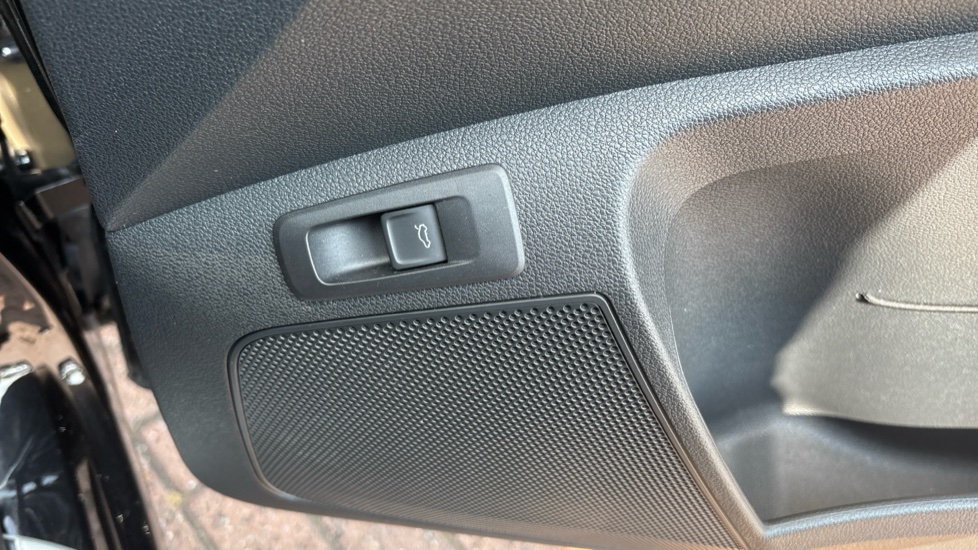 Skoda Karoq 1.5 TSI Sportline 5dr Petrol Estate - Image 33