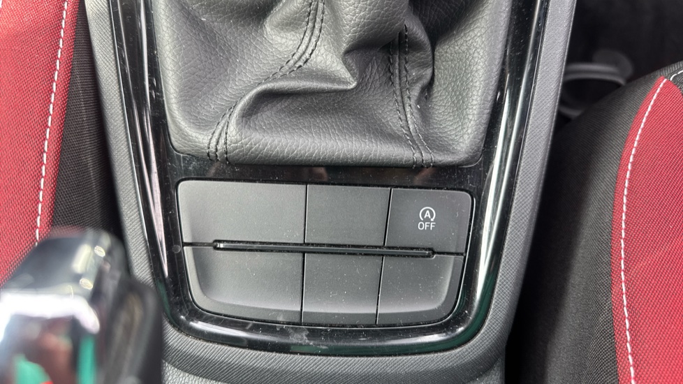 Skoda Kamiq 1.5 TSI Monte Carlo 5dr DSG Petrol Hatchback - Image 22