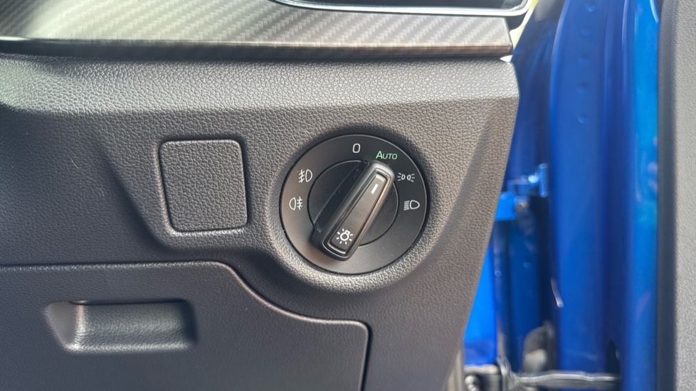 Skoda Kamiq 1.5 TSI Monte Carlo 5dr DSG Petrol Hatchback - Image 31