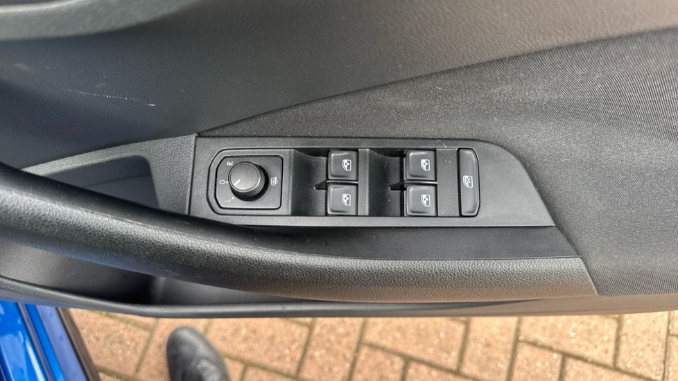 Skoda Kamiq 1.5 TSI Monte Carlo 5dr DSG Petrol Hatchback - Image 34