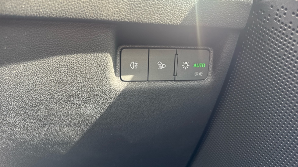 Skoda Enyaq 132kW 60 ecoSuite 62kWh 5dr Auto [120kW] Electric Estate - Image 31