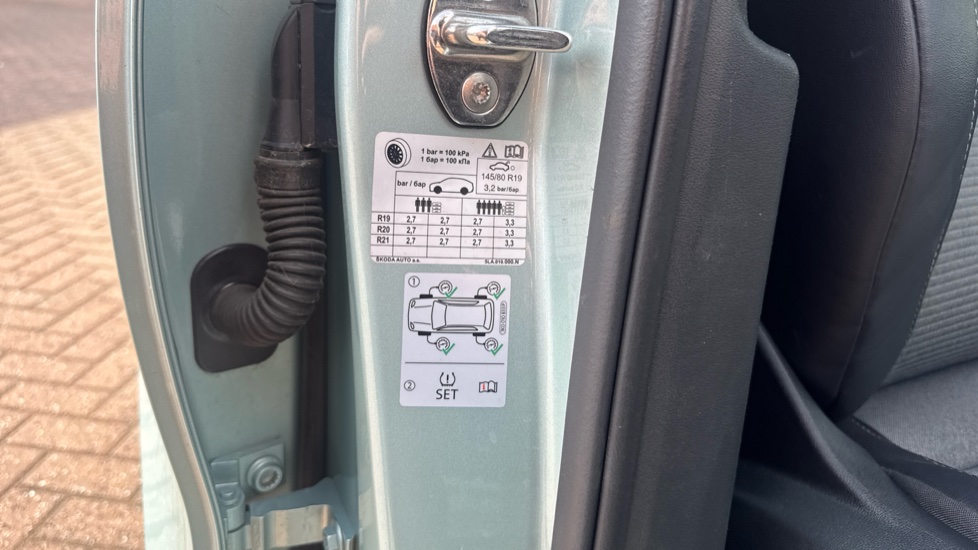 Skoda Enyaq 132kW 60 ecoSuite 62kWh 5dr Auto [120kW] Electric Estate - Image 46