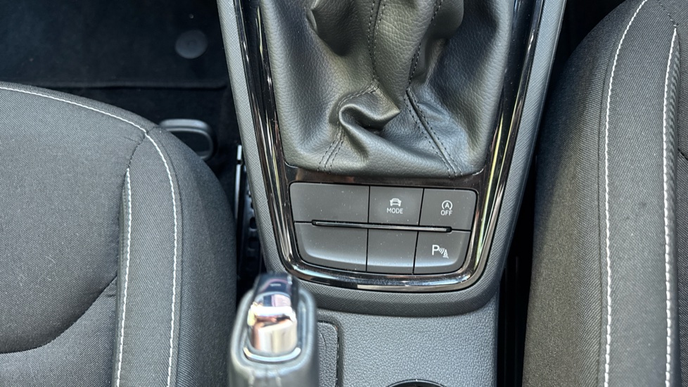 Skoda Kamiq 1.0 TSI Monte Carlo Edition 5dr DSG Petrol Hatchback - Image 33