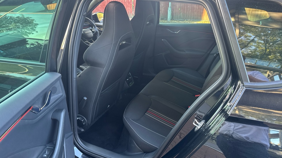 Skoda Kamiq 1.0 TSI Monte Carlo Edition 5dr DSG Petrol Hatchback - Image 45
