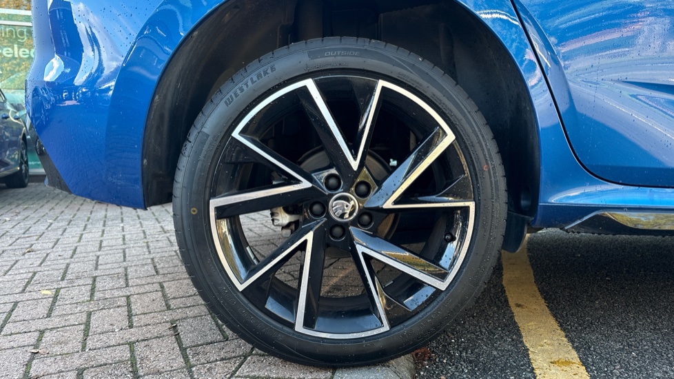 Skoda Kamiq 1.5 TSI Monte Carlo 5dr DSG Petrol Hatchback - Image 5
