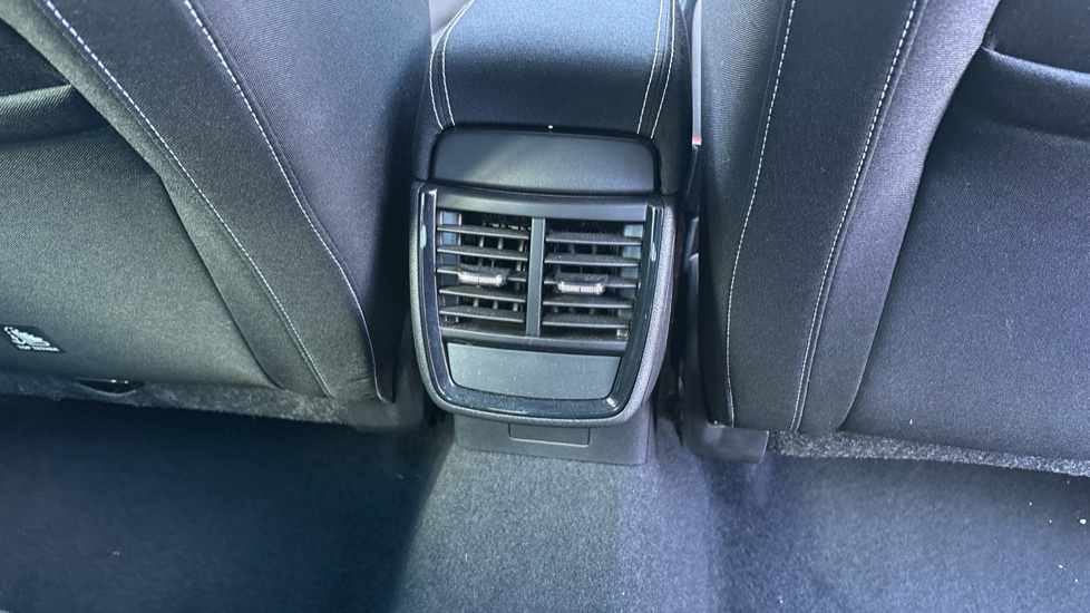 Skoda Kamiq 1.5 TSI Monte Carlo 5dr DSG Petrol Hatchback - Image 37