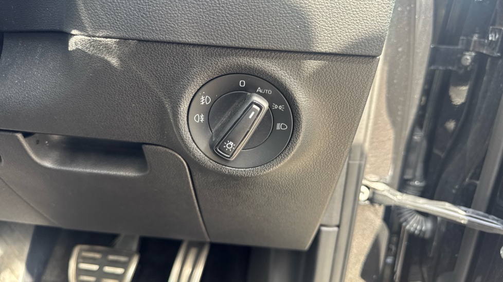 Skoda Karoq 1.5 TSI Sport Line 5dr DSG Petrol Estate - Image 21