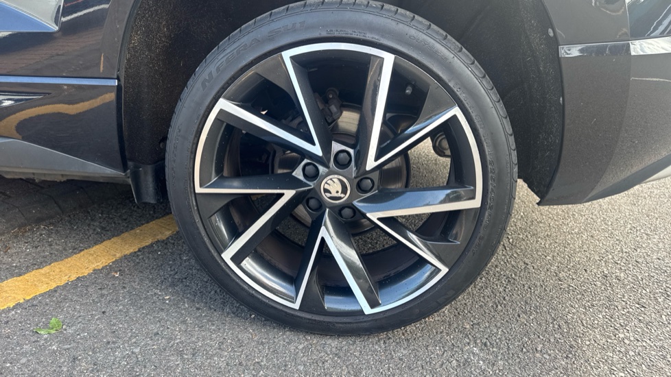 Skoda Karoq 1.5 TSI Sport Line 5dr DSG Petrol Estate - Image 26