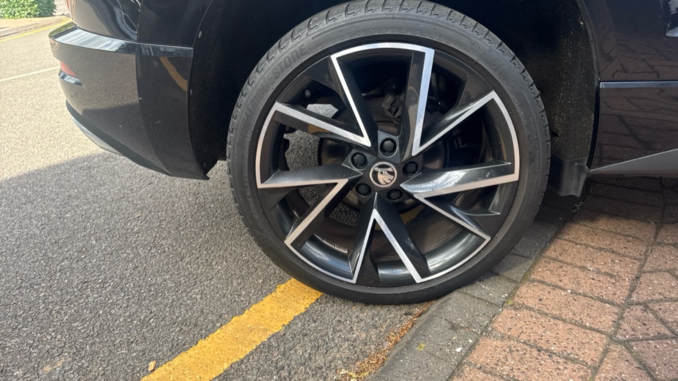 Skoda Karoq 1.5 TSI Sport Line 5dr DSG Petrol Estate - Image 27
