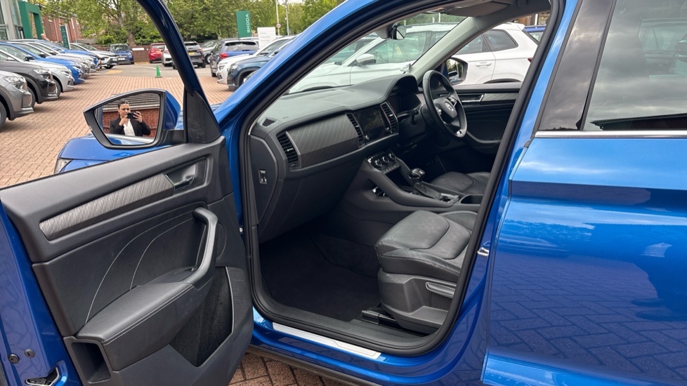 Skoda Kodiaq 1.5 TSI SE L Executive 5dr DSG [7 Seat] Petrol Estate - Image 2