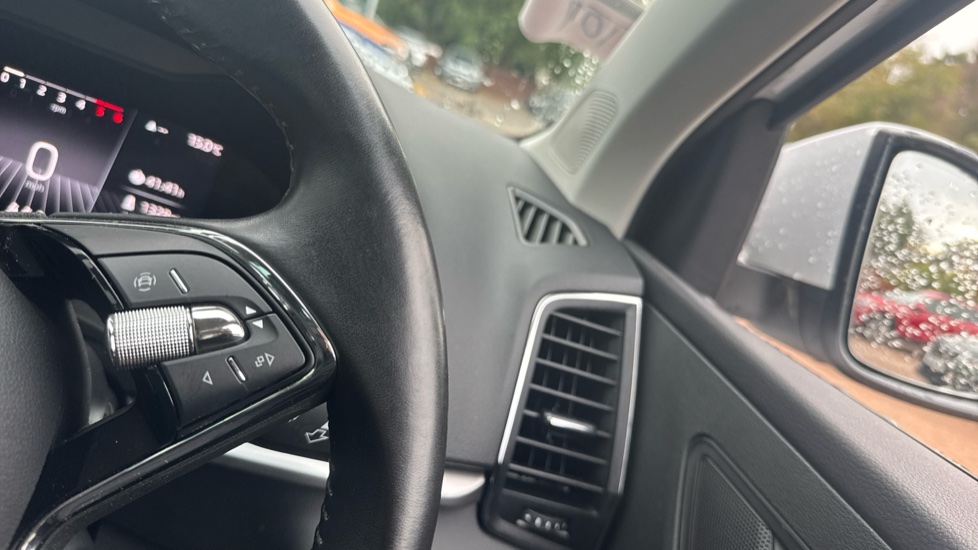 Skoda Karoq 2.0 TDI SE Drive 5dr Diesel Estate - Image 18
