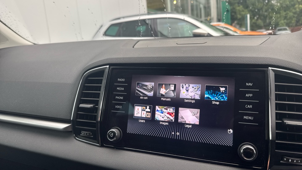 Skoda Karoq 2.0 TDI SE Drive 5dr Diesel Estate - Image 25