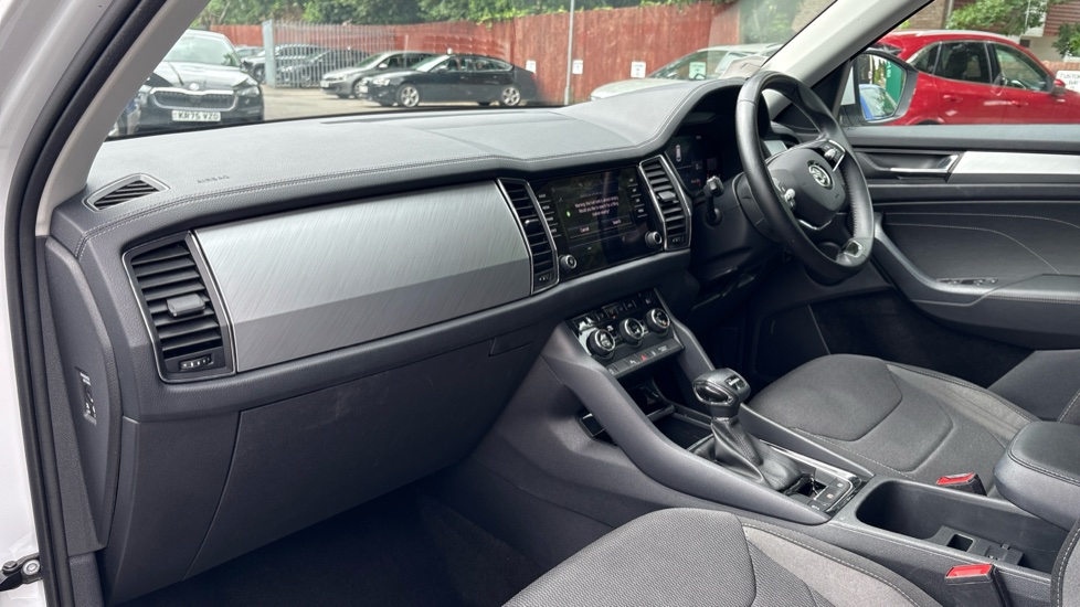 Skoda Kodiaq 1.5 TSI SE Drive 5dr DSG [7 Seat] Petrol Estate - Image 2