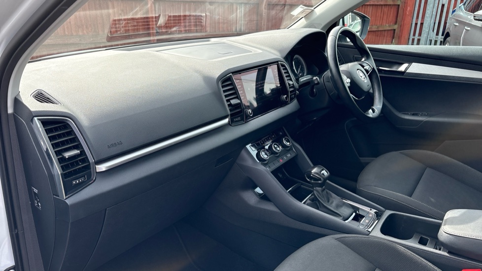 Skoda Karoq 1.5 TSI SE Drive 5dr DSG Petrol Estate - Image 2