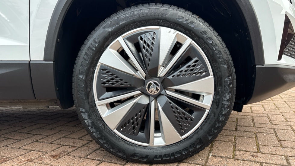 Skoda Karoq 1.5 TSI SE Drive 5dr DSG Petrol Estate - Image 5