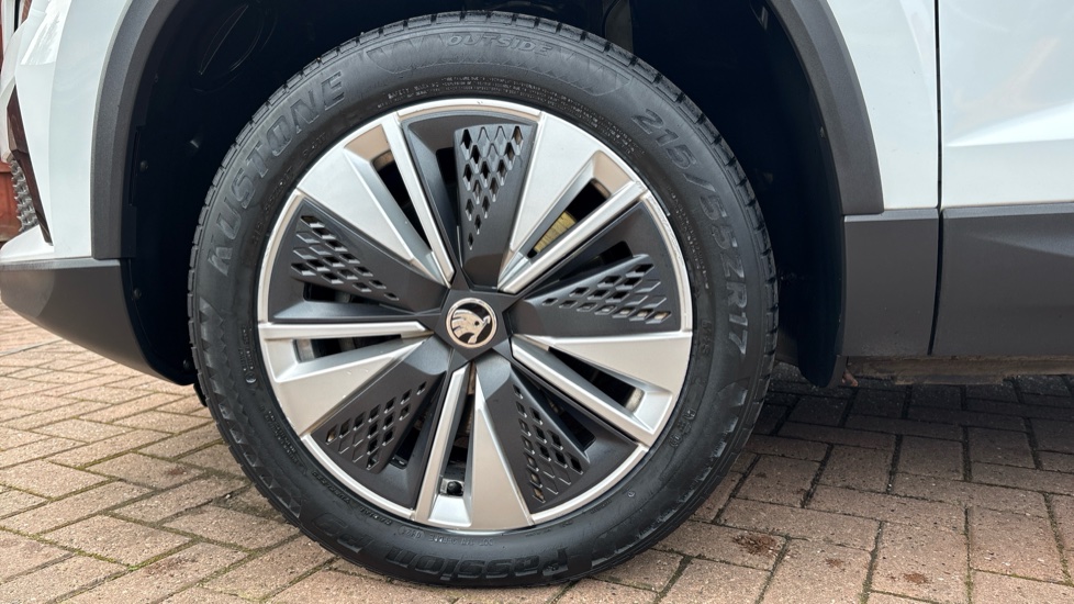 Skoda Karoq 1.5 TSI SE Drive 5dr DSG Petrol Estate - Image 24