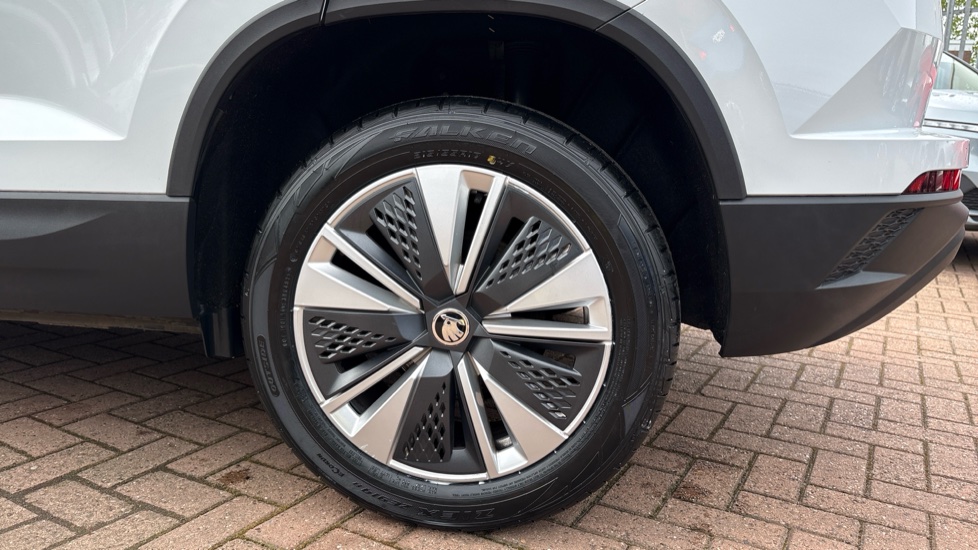 Skoda Karoq 1.5 TSI SE Drive 5dr DSG Petrol Estate - Image 25