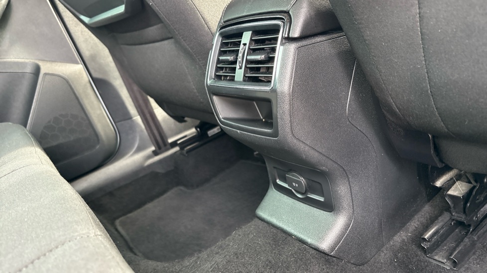 Skoda Karoq 1.5 TSI SE Drive 5dr DSG Petrol Estate - Image 28