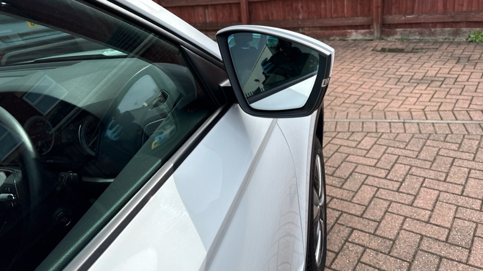 Skoda Karoq 1.5 TSI SE Drive 5dr DSG Petrol Estate - Image 32