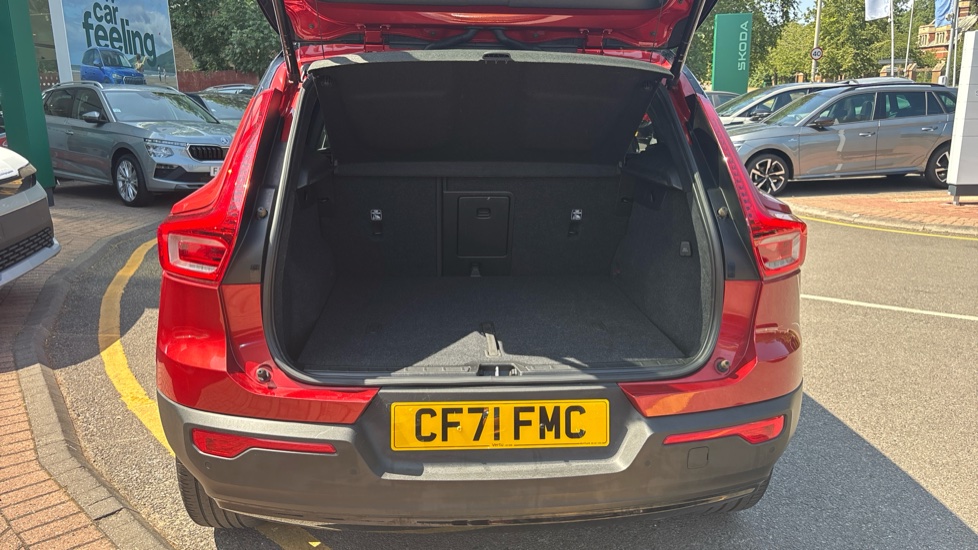 Volvo XC40 1.5 T3 [163] R DESIGN 5dr Geartronic Petrol Estate - Image 4