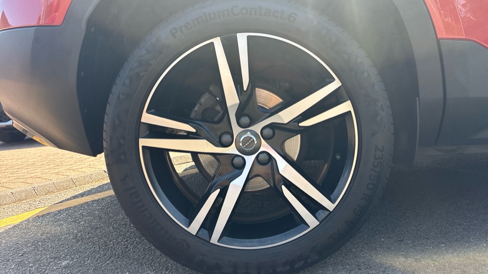 Volvo XC40 1.5 T3 [163] R DESIGN 5dr Geartronic Petrol Estate - Image 7