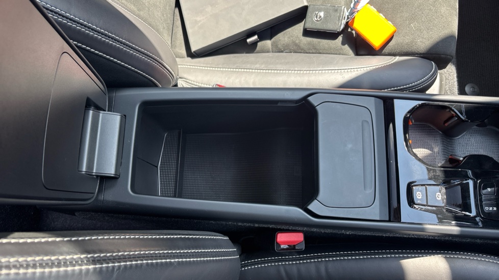 Volvo XC40 1.5 T3 [163] R DESIGN 5dr Geartronic Petrol Estate - Image 31