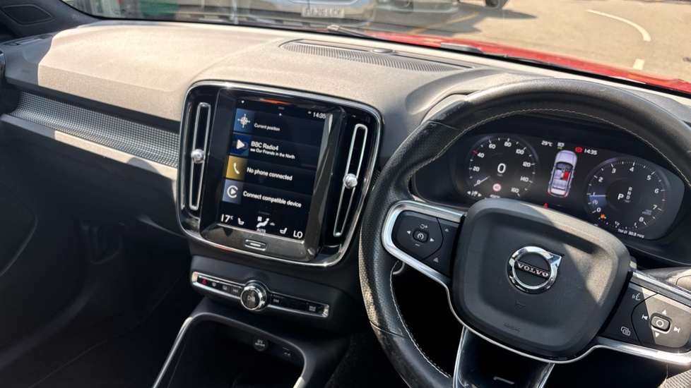 Volvo XC40 1.5 T3 [163] R DESIGN 5dr Geartronic Petrol Estate - Image 34