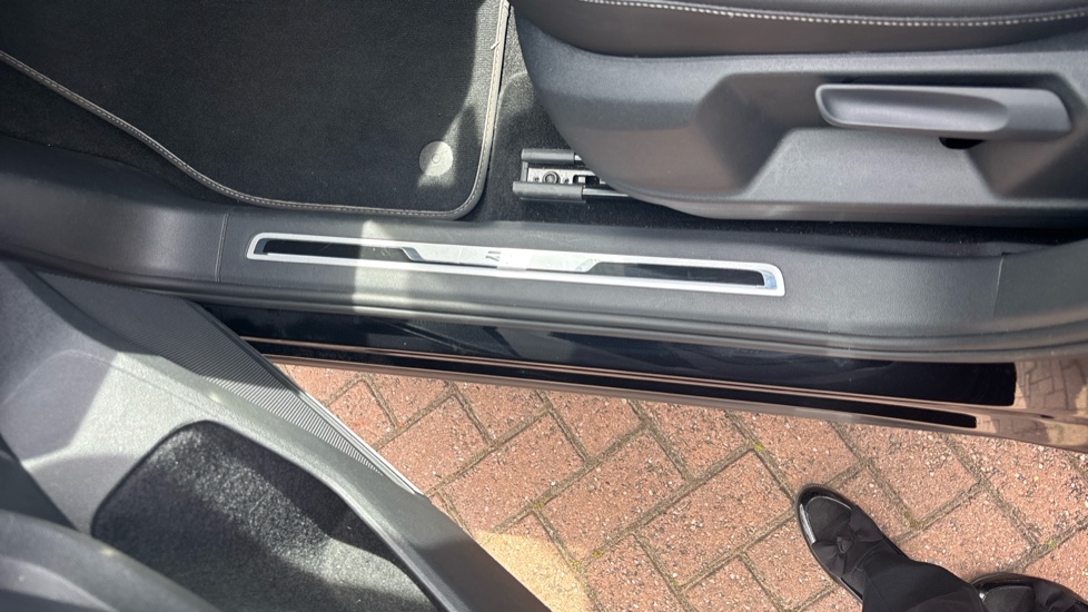 Volkswagen Tiguan 2.0 TSI 4Motion R-Line 5dr DSG Petrol Estate - Image 38
