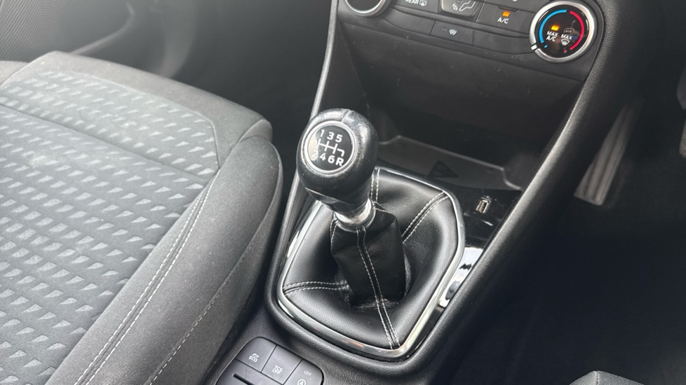 Ford Fiesta 1.0 EcoBoost Zetec 3dr Petrol Hatchback - Image 13