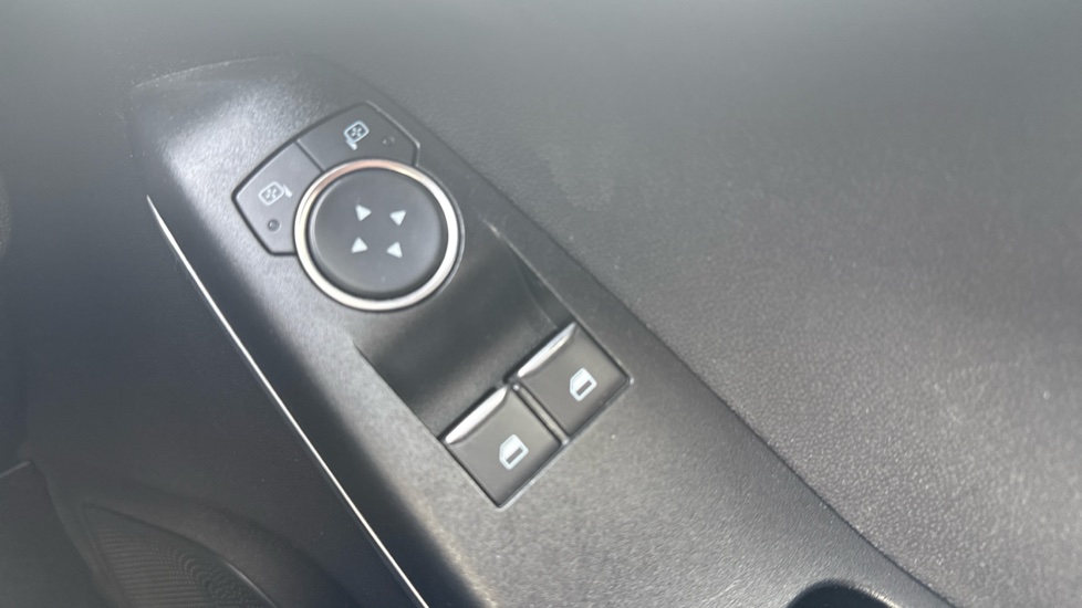 Ford Fiesta 1.0 EcoBoost Zetec 3dr Petrol Hatchback - Image 24