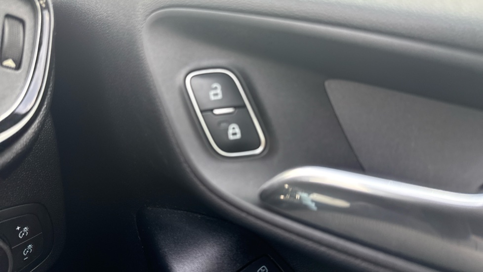 Ford Fiesta 1.0 EcoBoost Zetec 3dr Petrol Hatchback - Image 25