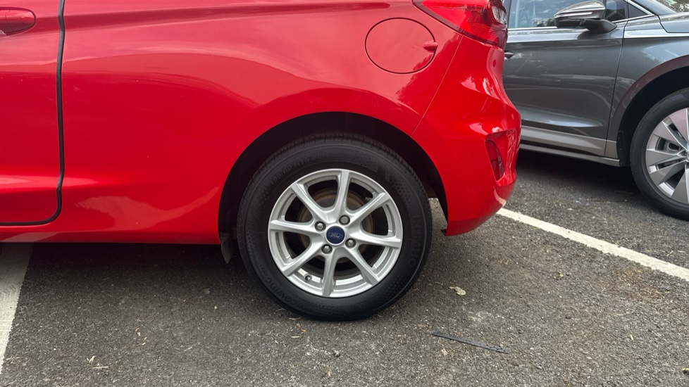 Ford Fiesta 1.0 EcoBoost Zetec 3dr Petrol Hatchback - Image 34