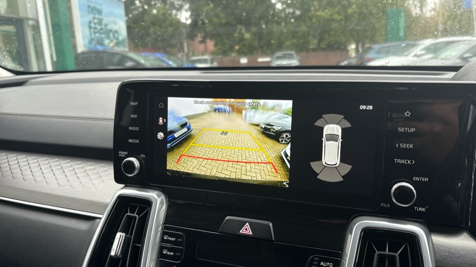 Kia Sorento 1.6 T-GDi HEV Vision 5dr Auto Hybrid Station Wagon - Image 12