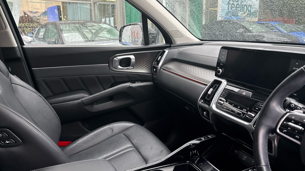 Kia Sorento 1.6 T-GDi HEV Vision 5dr Auto Hybrid Station Wagon - Image 14
