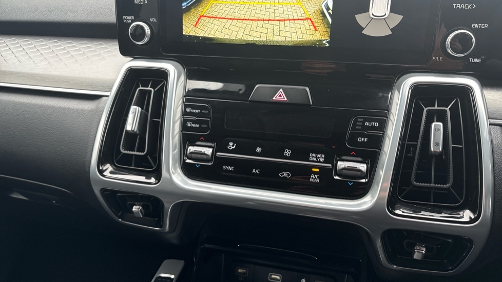 Kia Sorento 1.6 T-GDi HEV Vision 5dr Auto Hybrid Station Wagon - Image 23