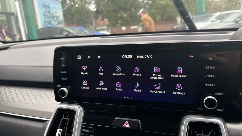 Kia Sorento 1.6 T-GDi HEV Vision 5dr Auto Hybrid Station Wagon - Image 26