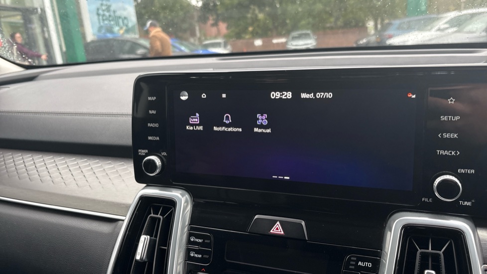Kia Sorento 1.6 T-GDi HEV Vision 5dr Auto Hybrid Station Wagon - Image 27