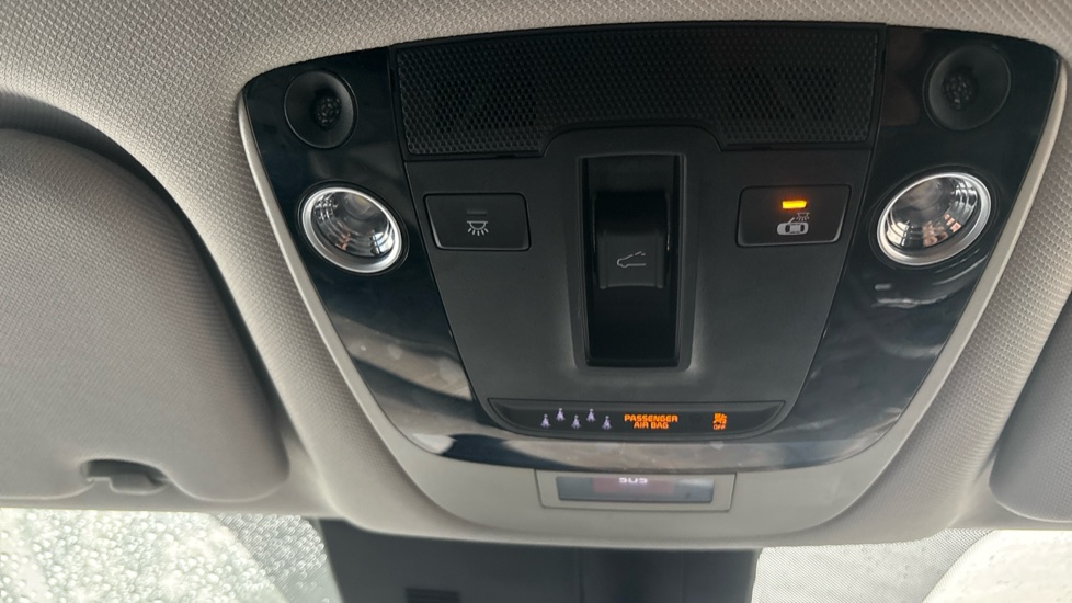 Kia Sorento 1.6 T-GDi HEV Vision 5dr Auto Hybrid Station Wagon - Image 32